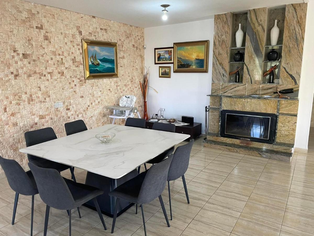 Villa Ocean Stones 1Km From Main Coral Bay Beach Peyia Exterior foto