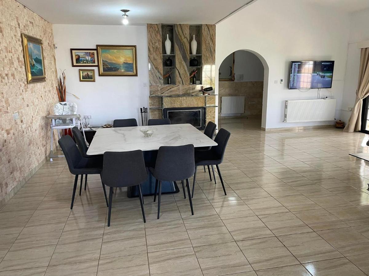 Villa Ocean Stones 1Km From Main Coral Bay Beach Peyia Exterior foto