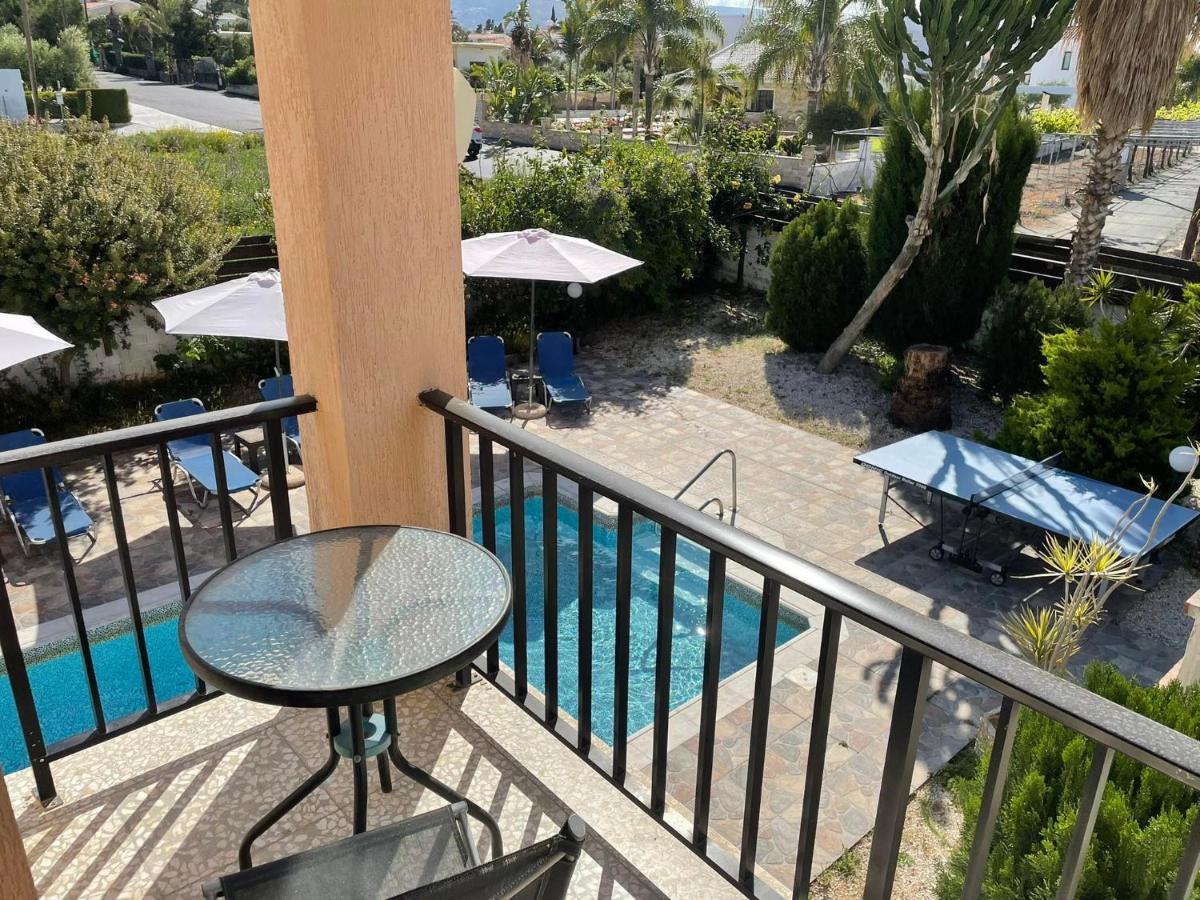 Villa Ocean Stones 1Km From Main Coral Bay Beach Peyia Exterior foto